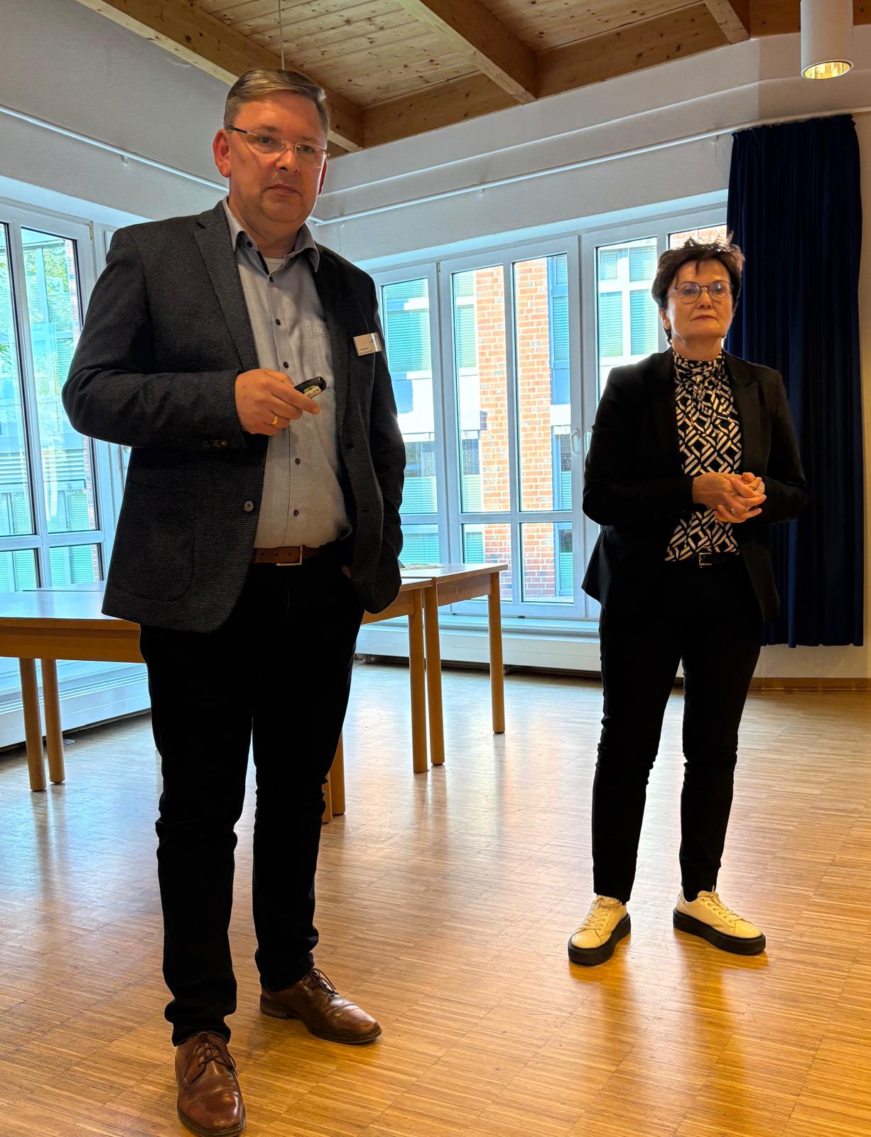 Frau Veronika von Manowski und Herr Thomas Krallmann, die Referenten des Vortrags 